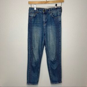 Urban Outfitters BDG Mom Jeans Size 28